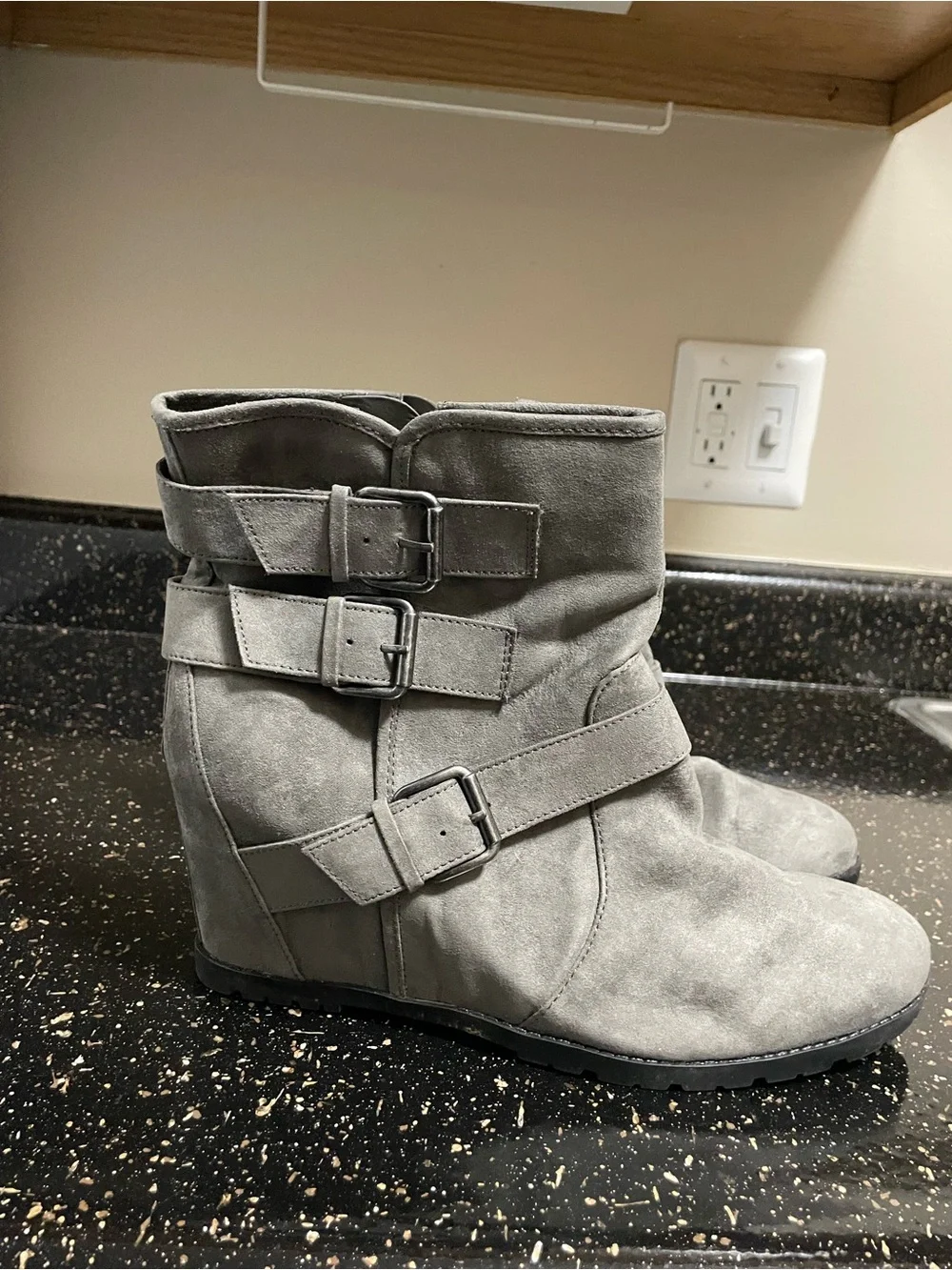 UNISA Women's SUEDE ANKLE BOOTS Gray 4